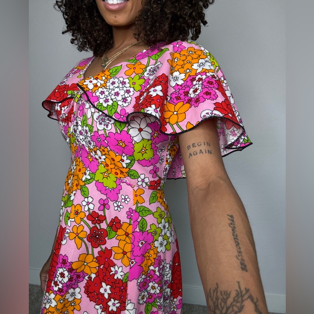 70's Vintage Neon Paisley Party Dress - Picture 4 of 14